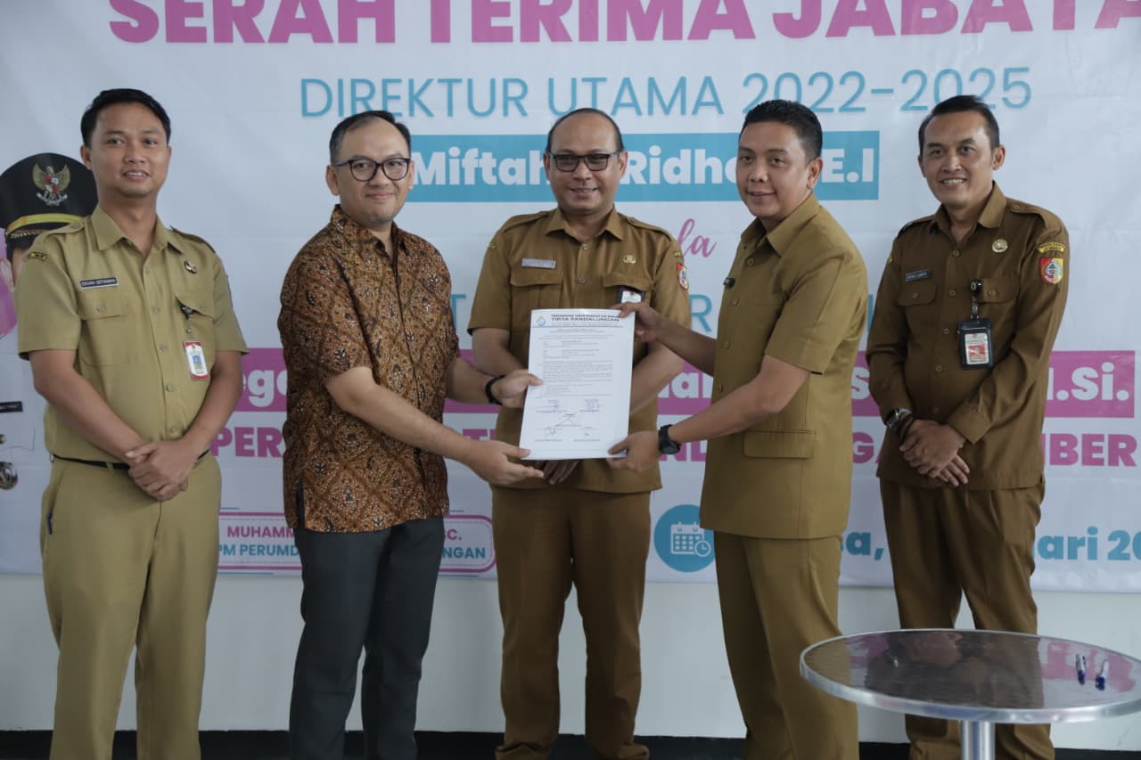 Serah Terima Jabatan Direksi Perumda Kahyangan dan Perumdam Tirta Pandalungan Pj Sekda Tekankan Presisi Kecepatan dan Pemuliaan SDM