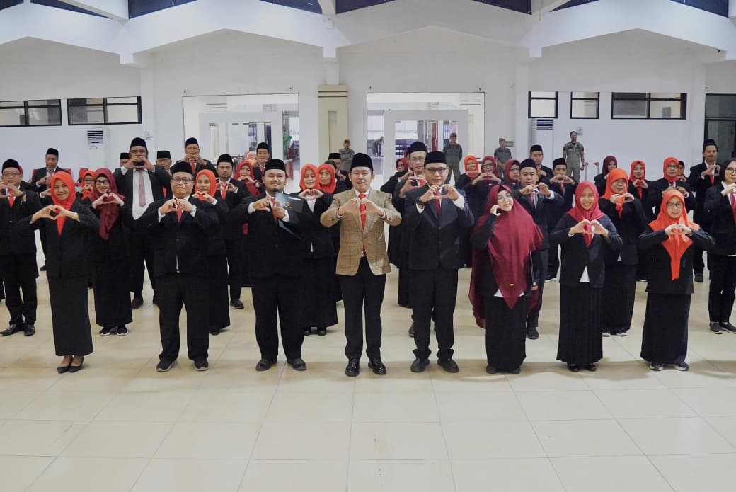 Perkuat Pelayanan Kesehatan Dasar Bupati Jember Serahkan SK Kepala Puskesmas