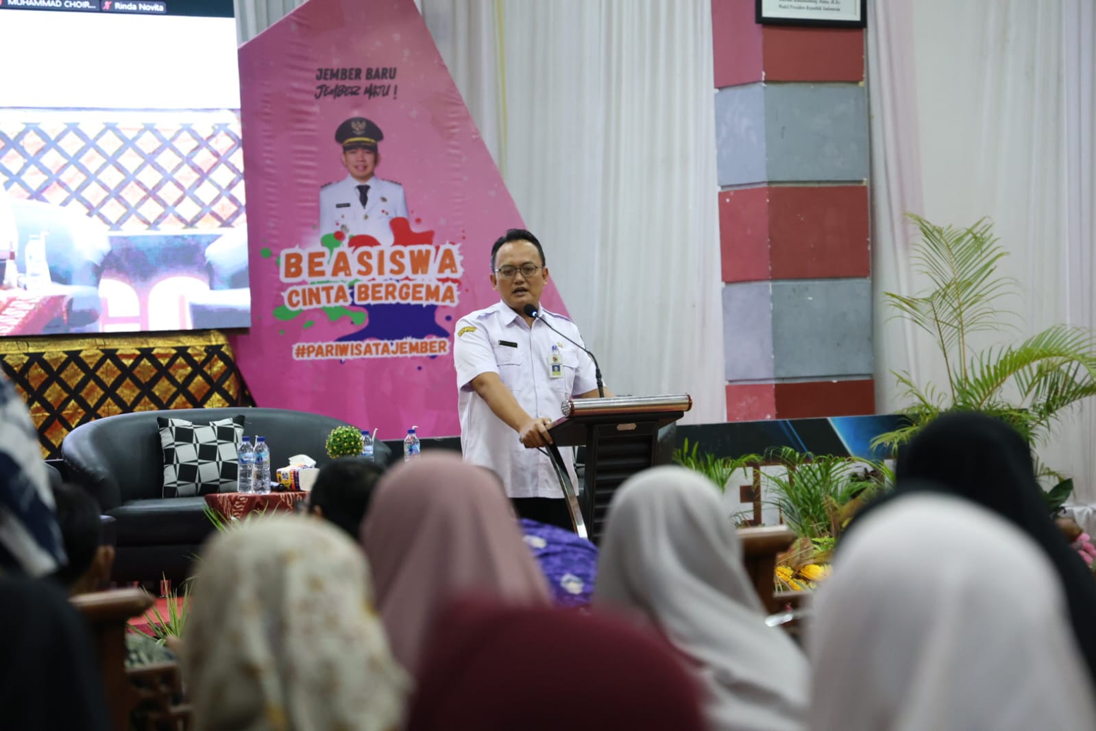 Ajak Para Mahasiswa Penerima Beasiswa Kenalkan Potensi Kabupaten Jember