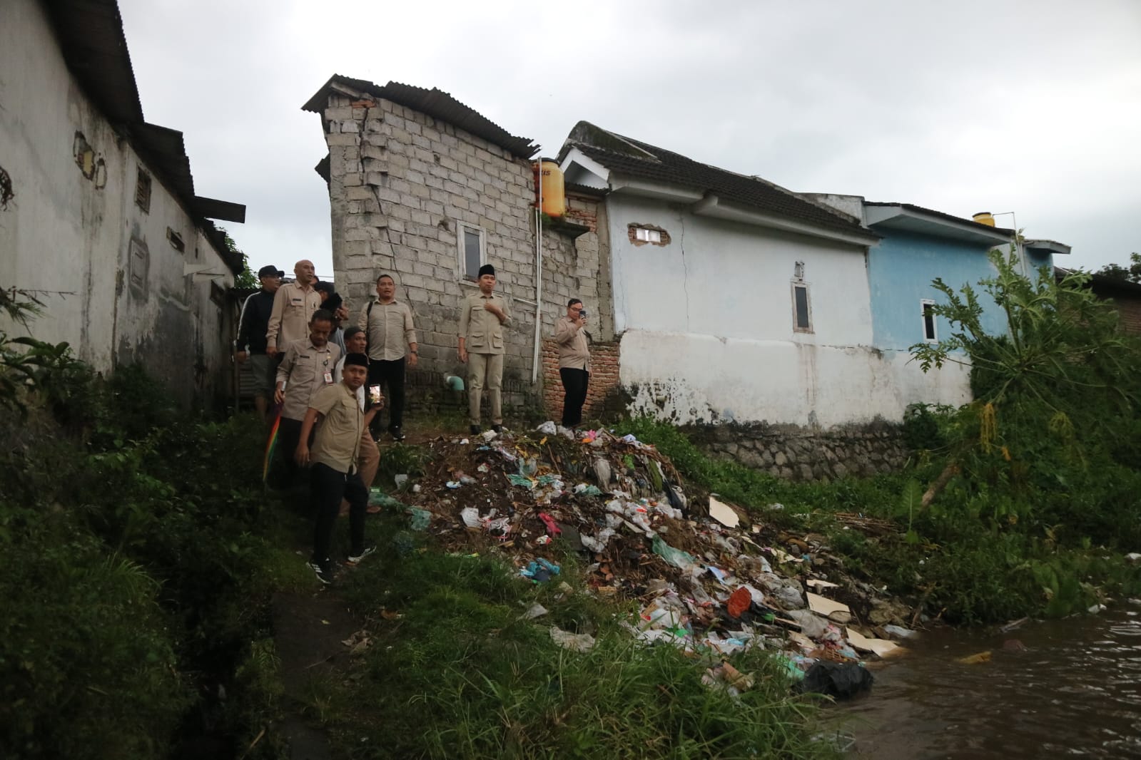 Tertibkan Bantaran Sungai Gus Bupati Tegaskan Perlindungan Negara bagi Warga Jember