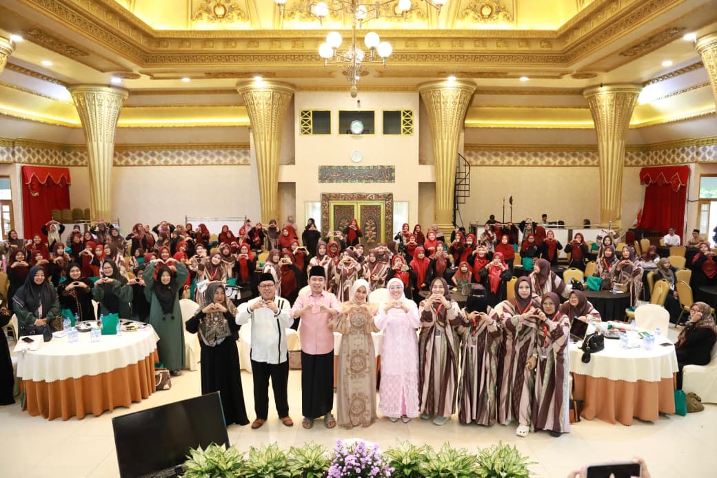 Daurah Ilmiyah Bu Nyai Nusantara Gus Fawait Tegaskan Komitmen Jember Merawat Pesantren dan Umat