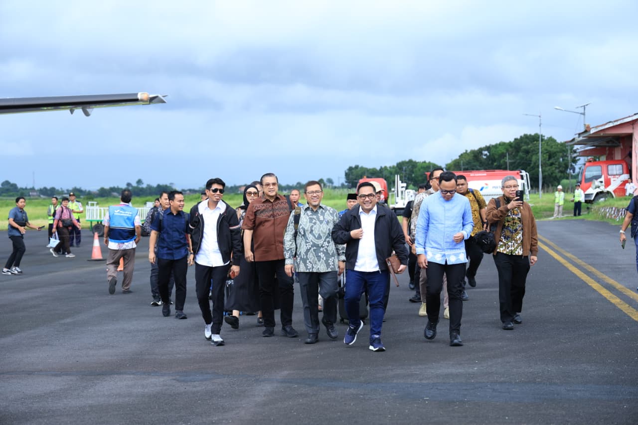 Komisi II DPR RI dan Wamendagri Tegaskan Pengawasan Dana Desa di Jember Desa Didorong Jadi Motor Pengentasan Kemiskinan