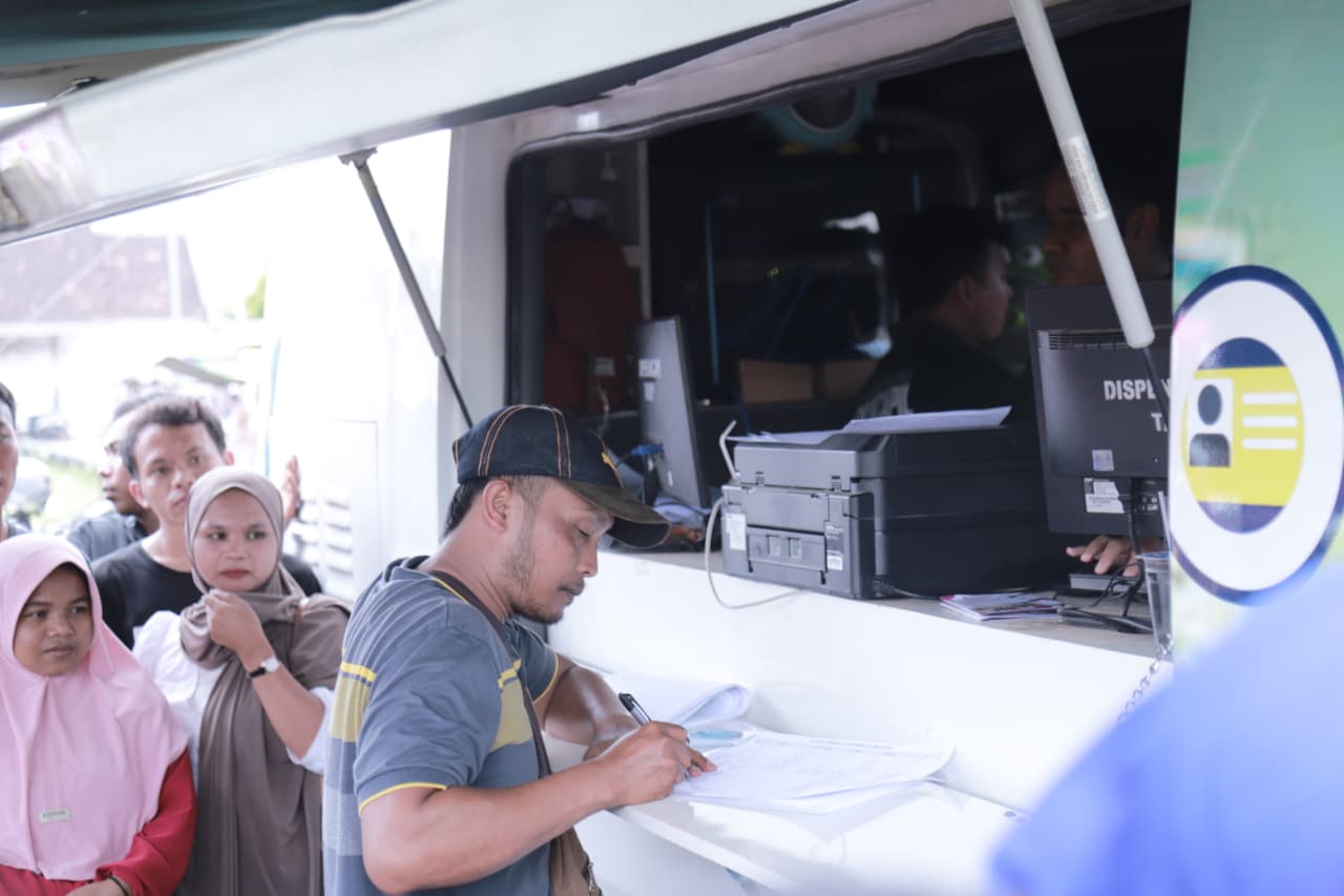 Pemkab Jember Terbitkan Ribuan Dokumen Adminduk dalam Serangkaian Program Bunga Desaku di Delapan Kecamatan