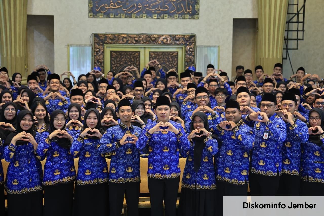 Perkuat Pelayanan Publik Bupati Jember Lantik 223 PNS Baru dan Tekankan Kolaborasi Atasi Kemiskinan