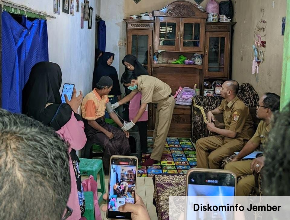 Langkahi Kajian Akademis dan Pemerintah Pusat, Gus Fawait Terjunkan Layanan Homecare untuk Lima Kelompok Rentan di Jember