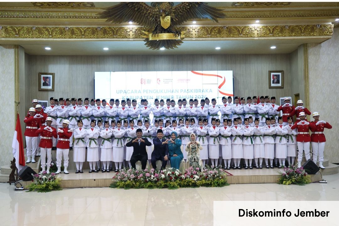 Kukuhkan Paskibraka Jember, Gus Fawait Ajak Generasi Muda Kawal Visi Indonesia Emas 2045