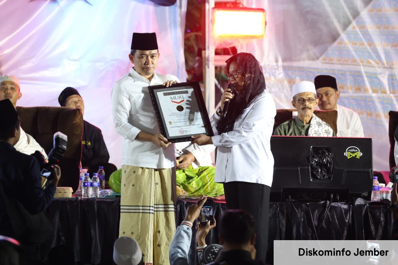 Kirab Ancak Agung Jember Catat Dua Rekor Dunia MURI