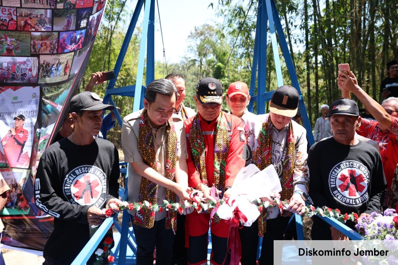 Gandeng PSMTI dan PT Pegadaian, Gus Fawait Resmikan Dua Jembatan Gantung untuk Pemerataan Infrastruktur Jember