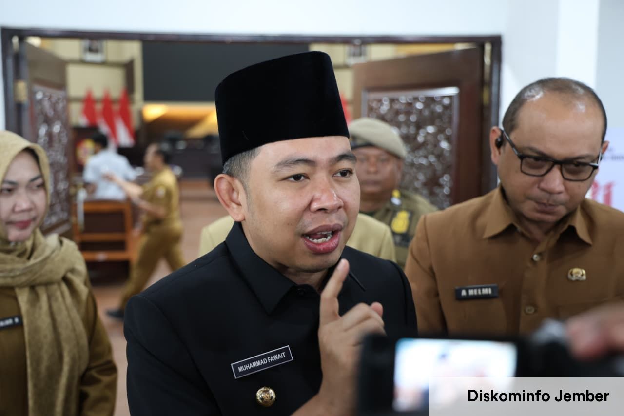 Antrean SPBU Mengular di Sejumlah Titik, Gus Fawait Imbau Warga Jember Tidak Panic Buying