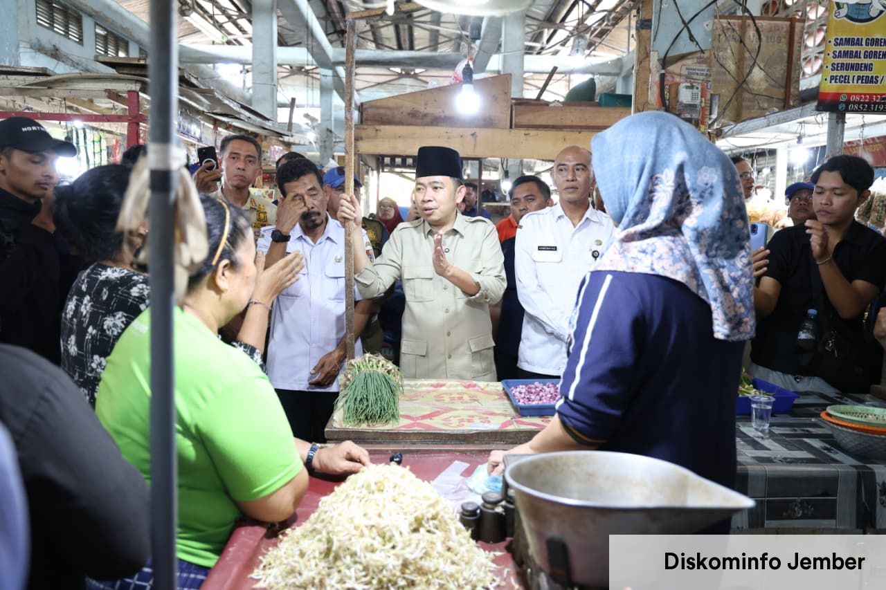 Temui Para Pedagang Pasar, Gus Fawait Segera Revitalisasi Pasar Tanjung