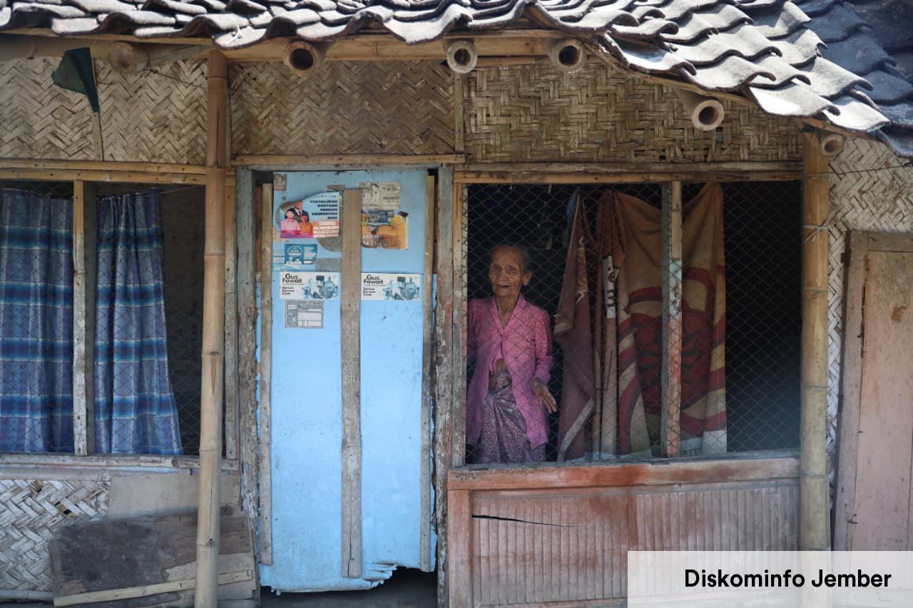 Pemkab Jember Jangkau Lansia Sebatang Kara di Arjasa Lewat Program Homecare