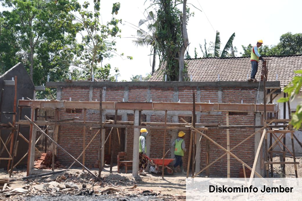 Revitalisasi SDN 1 Sumberanget Ledokombo Prioritaskan Penyerapan Tenaga Kerja Lokal