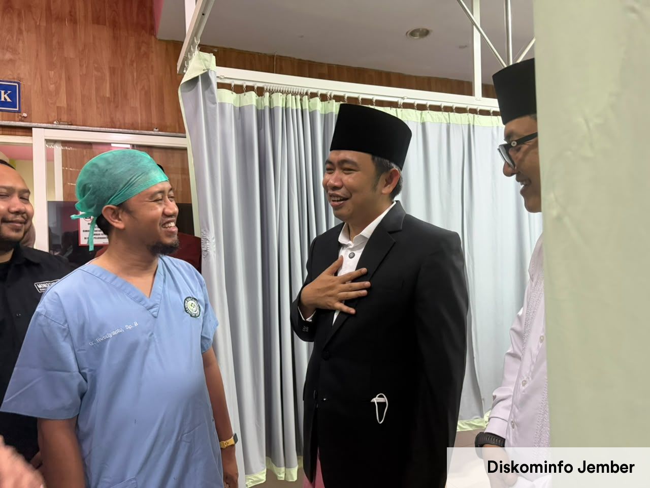 Respons Cepat Gus Fawait Warga Penderita Ulkus Pedis Kronis Dipindah ke RSD dr. Soebandi untuk Perawatan Intensif